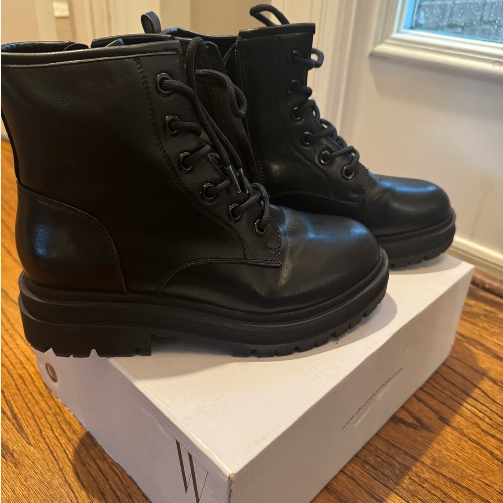 Dream Pairs Black Leather Lace-Up Boots-Size 7
